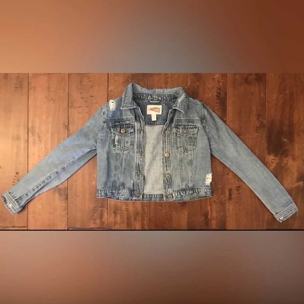 FOREVER 21 • Contemporary Blue Denim Jean Jacket Button Factory Distressed Small - Picture 4 of 9